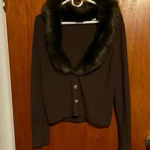 Sweater with fur collar